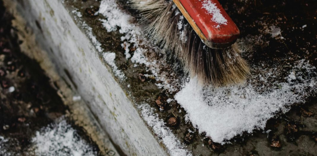 Anlieger in der Pflicht: Ordnungsamt erinnert an Räumpflichten bei Schnee und Eis Anlieger in der Pflicht: Ordnungsamt erinnert an Räumpflichten bei Schnee und Eis
