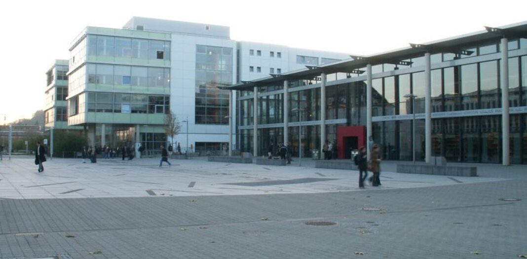 Behörden informieren internationale Studierende in Koblenz zu Aufenthalts- und Berufseinstiegfragen