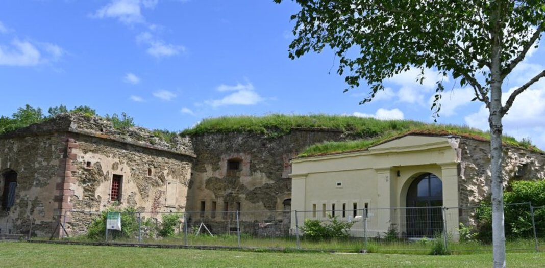 Freilegung des Reduitgrabens schafft Raum für neuen Stadtteilmittelpunkt auf dem Asterstein Freilegung des Reduitgrabens schafft Raum für neuen Stadtteilmittelpunkt auf dem Asterstein