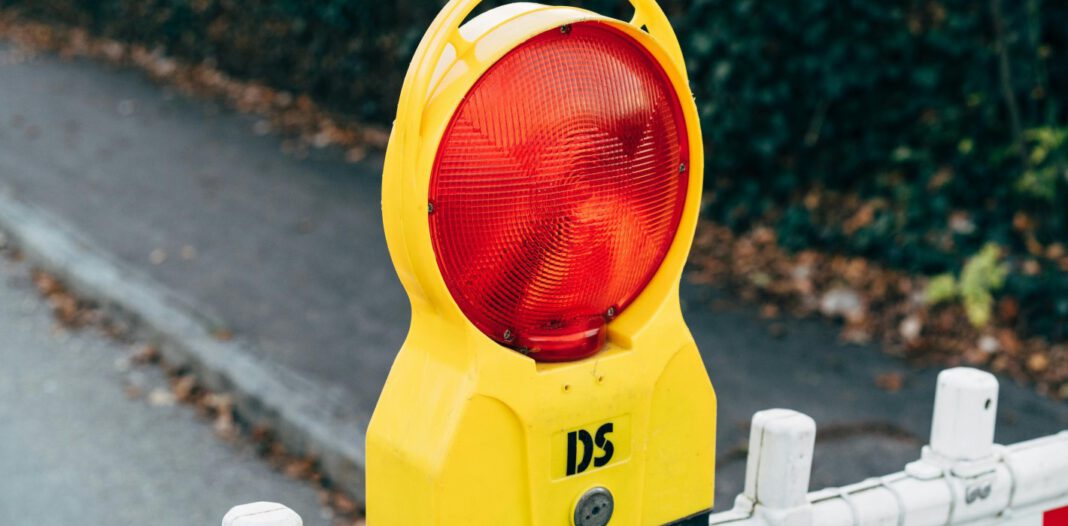 Kanalerneuerung in Auf der Eich führt zu Vollsperrung und Parkverbot bis Juli 2026