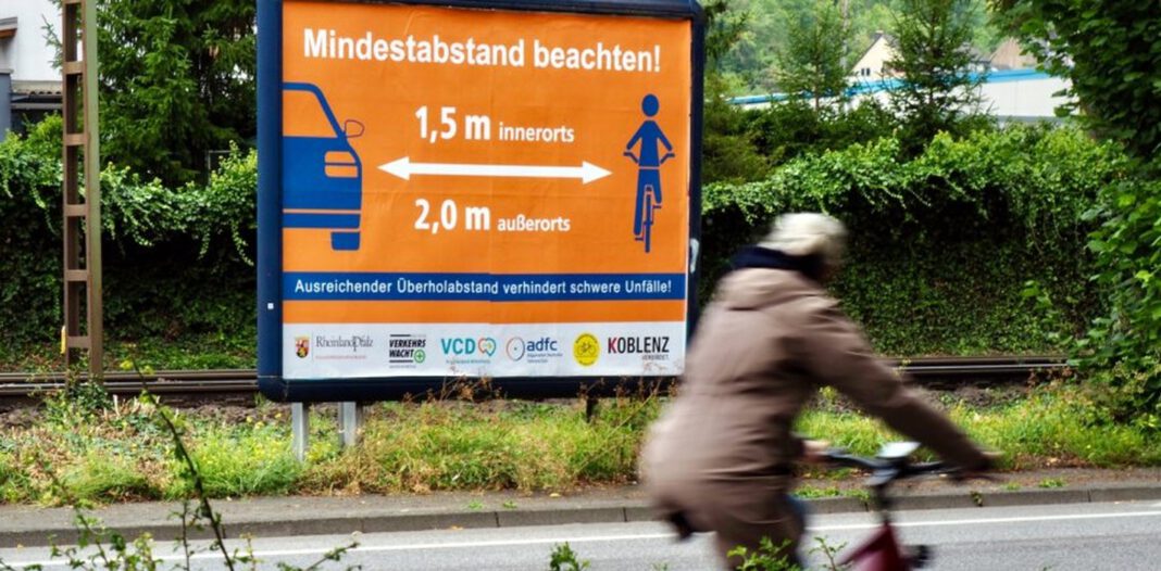Koblenz weist Autofahrer auf Mindestabstand beim Überholen von Radfahrenden hin Koblenz weist Autofahrer auf Mindestabstand beim Überholen von Radfahrenden hin