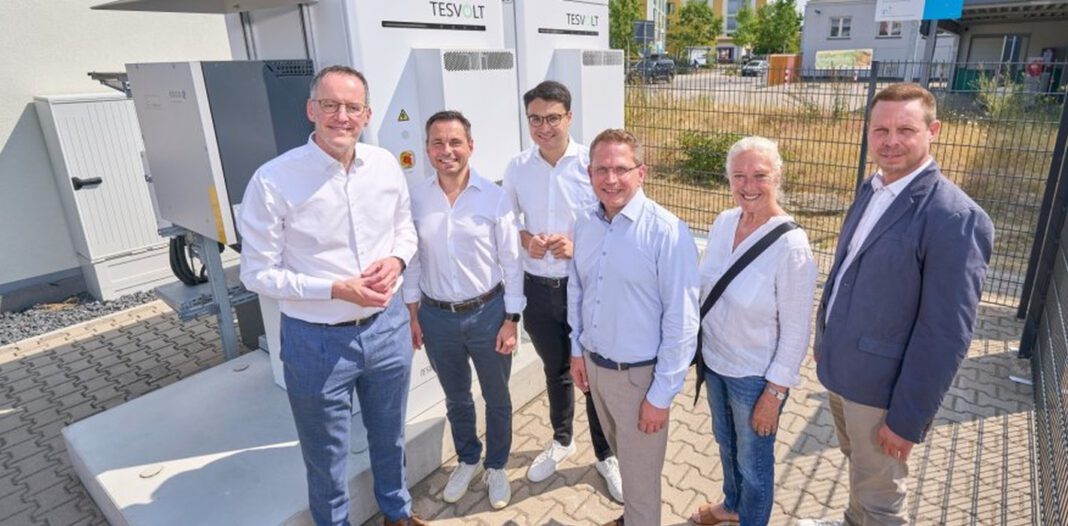 Moselbad in Koblenz nutzt Solarstrom künftig mit großen Batteriespeichern Moselbad in Koblenz nutzt Solarstrom künftig mit großen Batteriespeichern