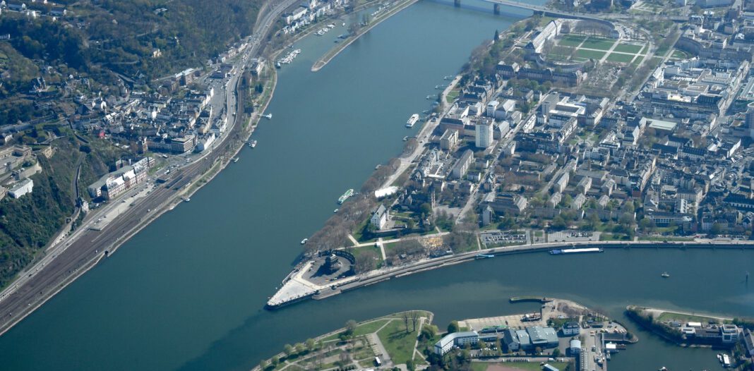 Neuer Hochwasserscheitel in Koblenz erwartet, Pegel von Rhein und Mosel bleiben erhöht Neuer Hochwasserscheitel in Koblenz erwartet, Pegel von Rhein und Mosel bleiben erhöht
