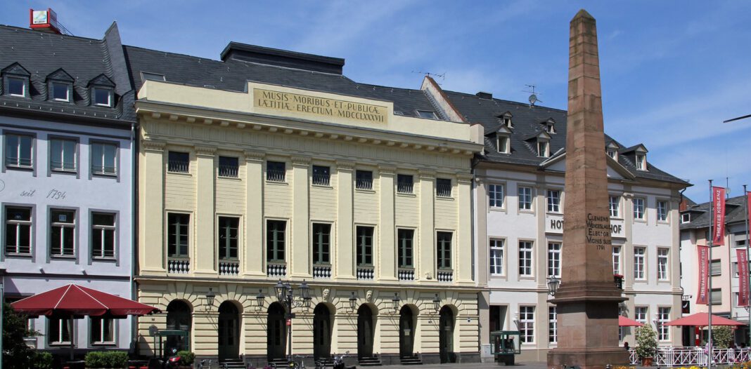 Sanierung des Koblenzer Theaters: Kosten steigen, Wiedereröffnung für 2026 geplant