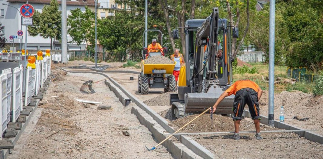 Schartwiesenweg in Lützel: Ausbau soll Mitte August fertig sein Schartwiesenweg in Lützel: Ausbau soll Mitte August fertig sein