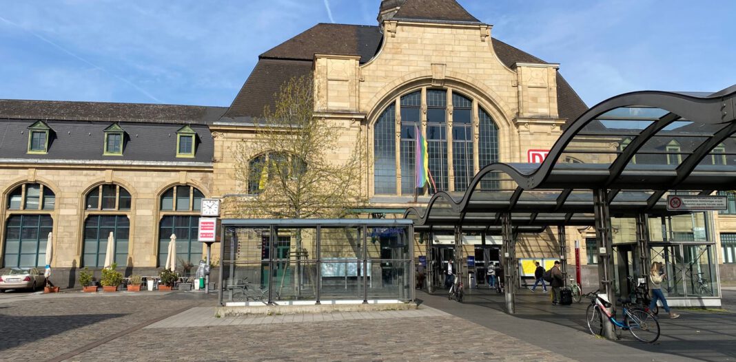 Sicherheitsaktion am Koblenzer Hauptbahnhof informiert über Methoden von Taschendieben